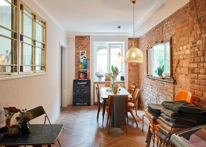Beautiful Park Apartment For 4 Guests